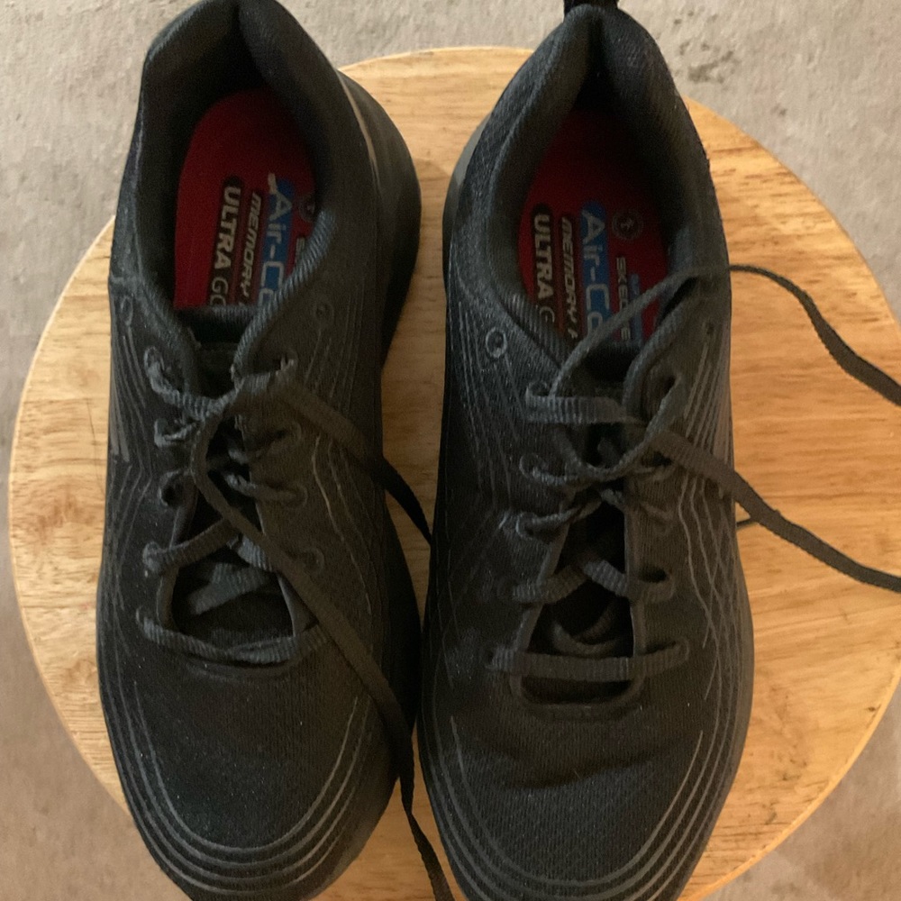 6 pairs woman’s sneakers